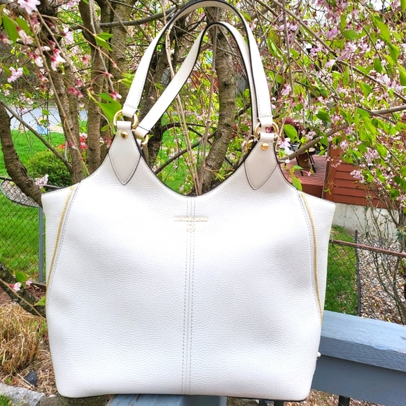 Michael Kors Handbags - 🔥SOLD🔥🆕️NWT BETH Michael🌻Kors LG Tote Shoulder bag/Ivory👜